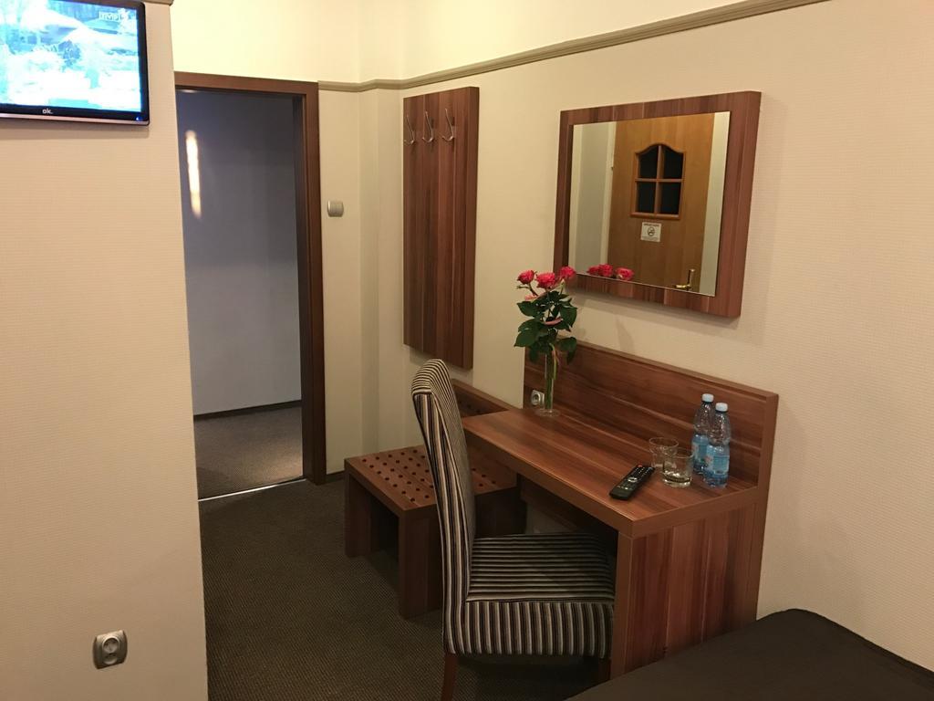 Hotel & Restauracja Glass Radom Dış mekan fotoğraf